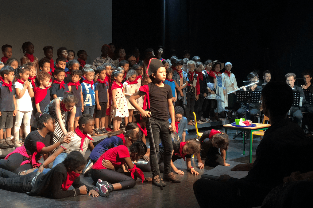 illust-une-4a4xcf-min